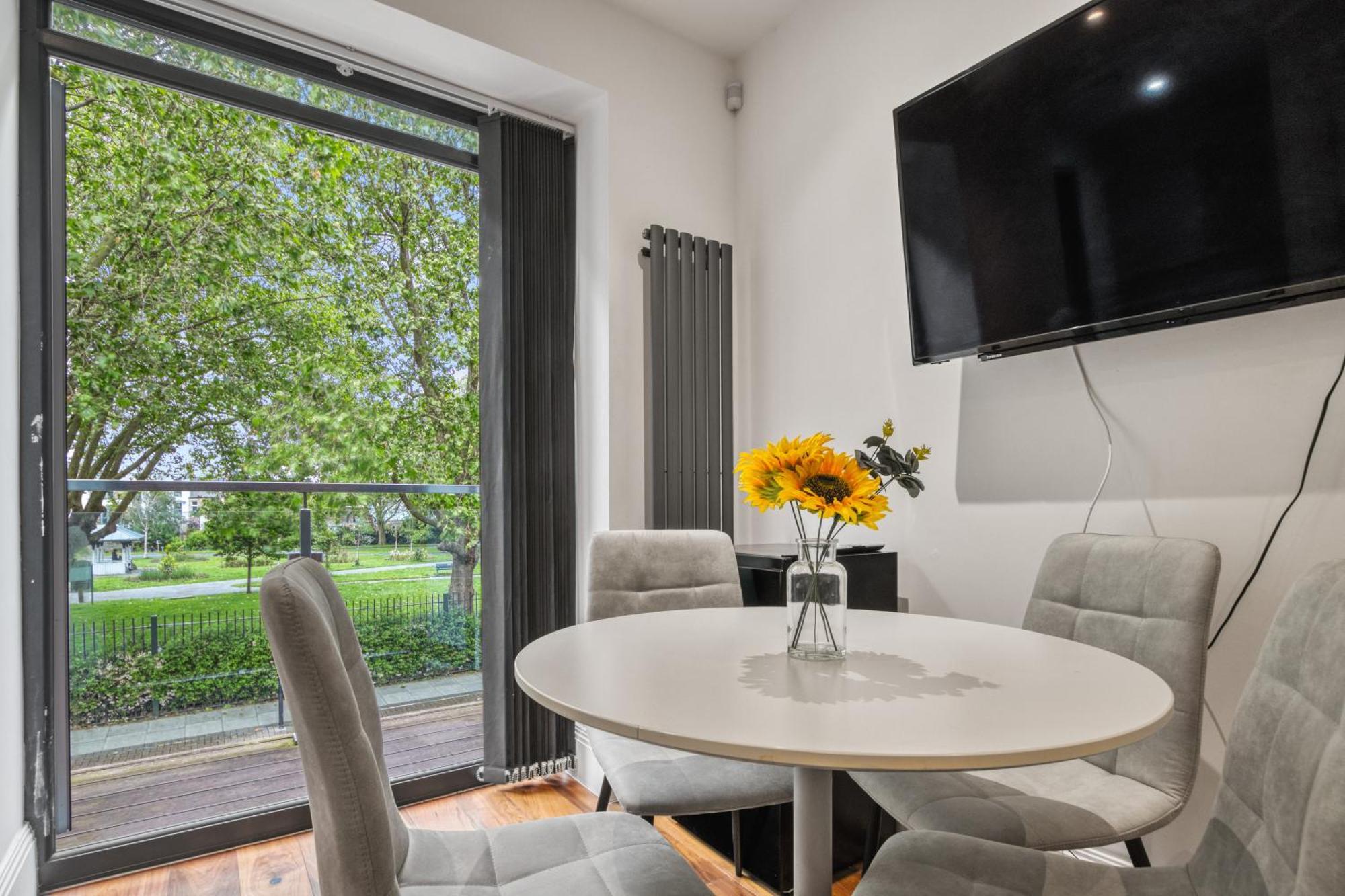 فيلا 2 Bed 2 Bath Balcony View Wimbledon Tennis لندن المظهر الخارجي الصورة